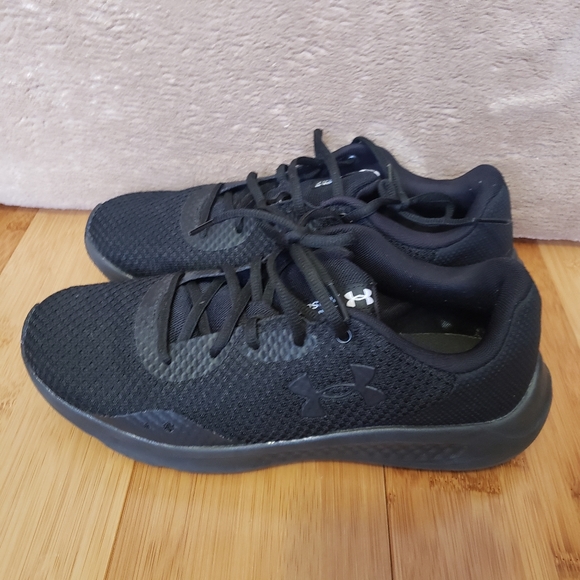 Under Armour running shoes - Picture 3 of 8